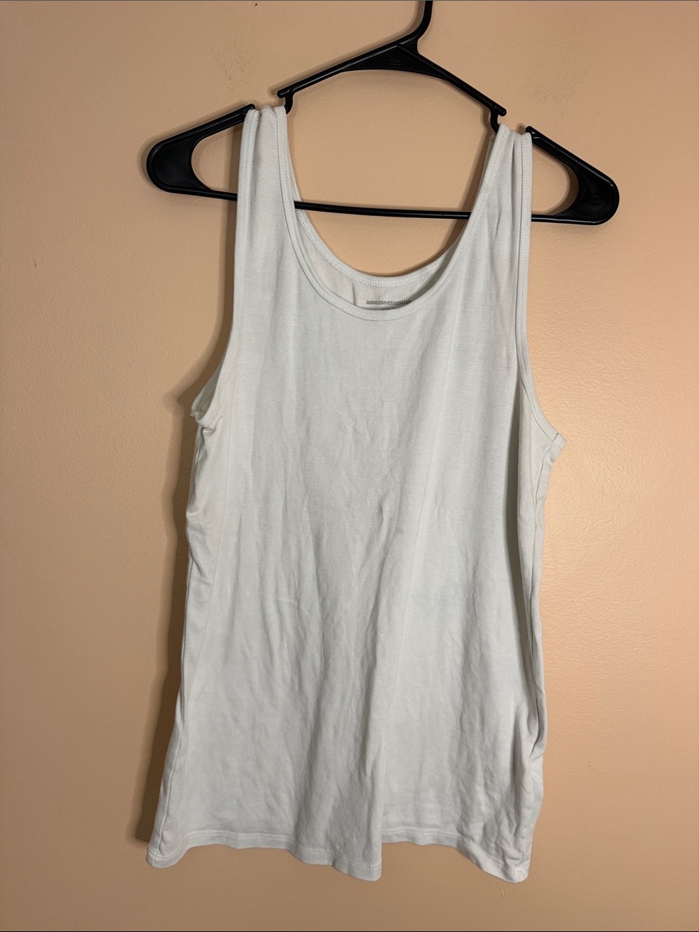 Amazon Essentials Women's White Scoop Neck Tank